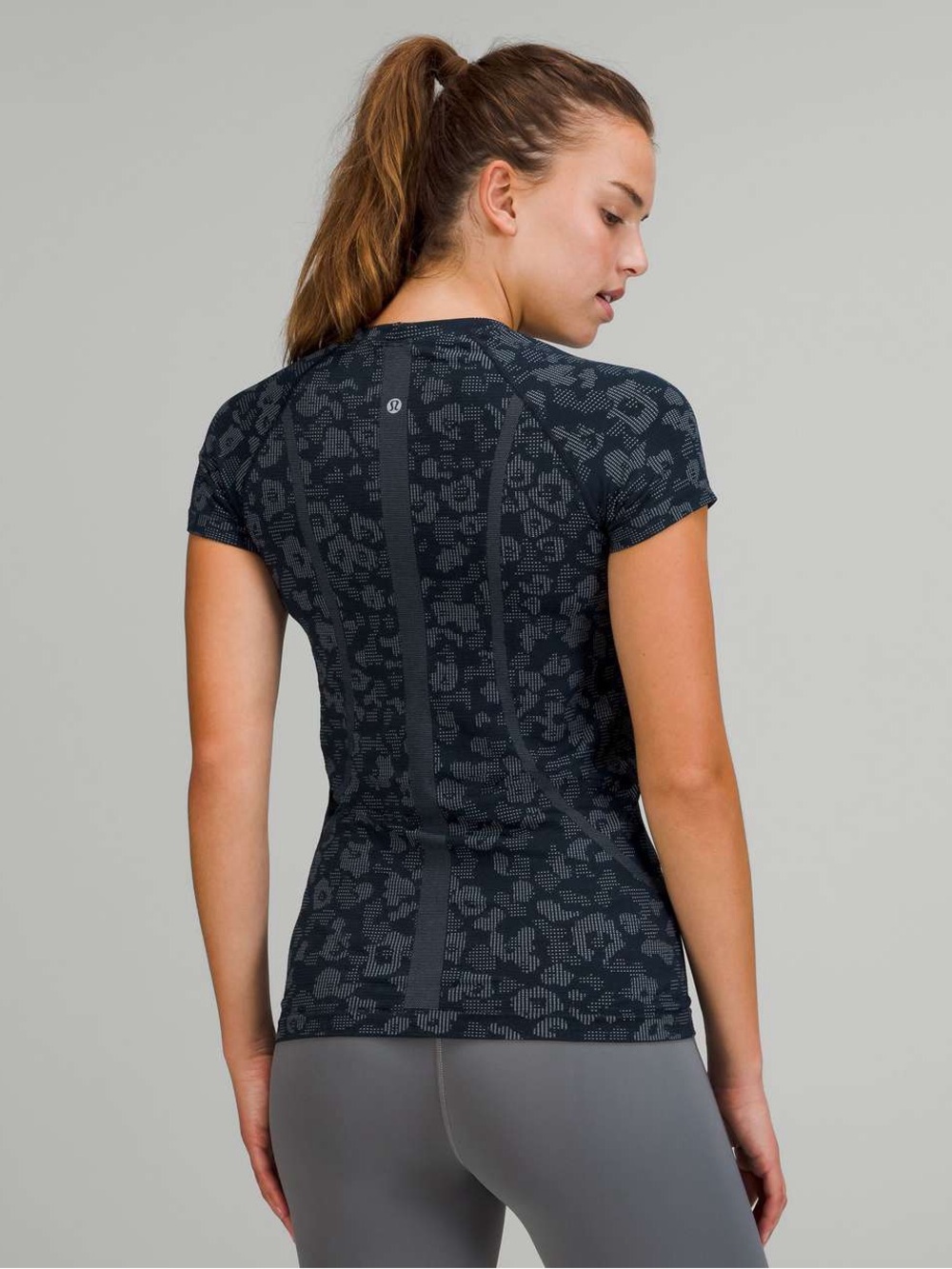 Lululemon /// Women’s Swiftly Tech Short Sleeve Shirt 2.0 - Size 12